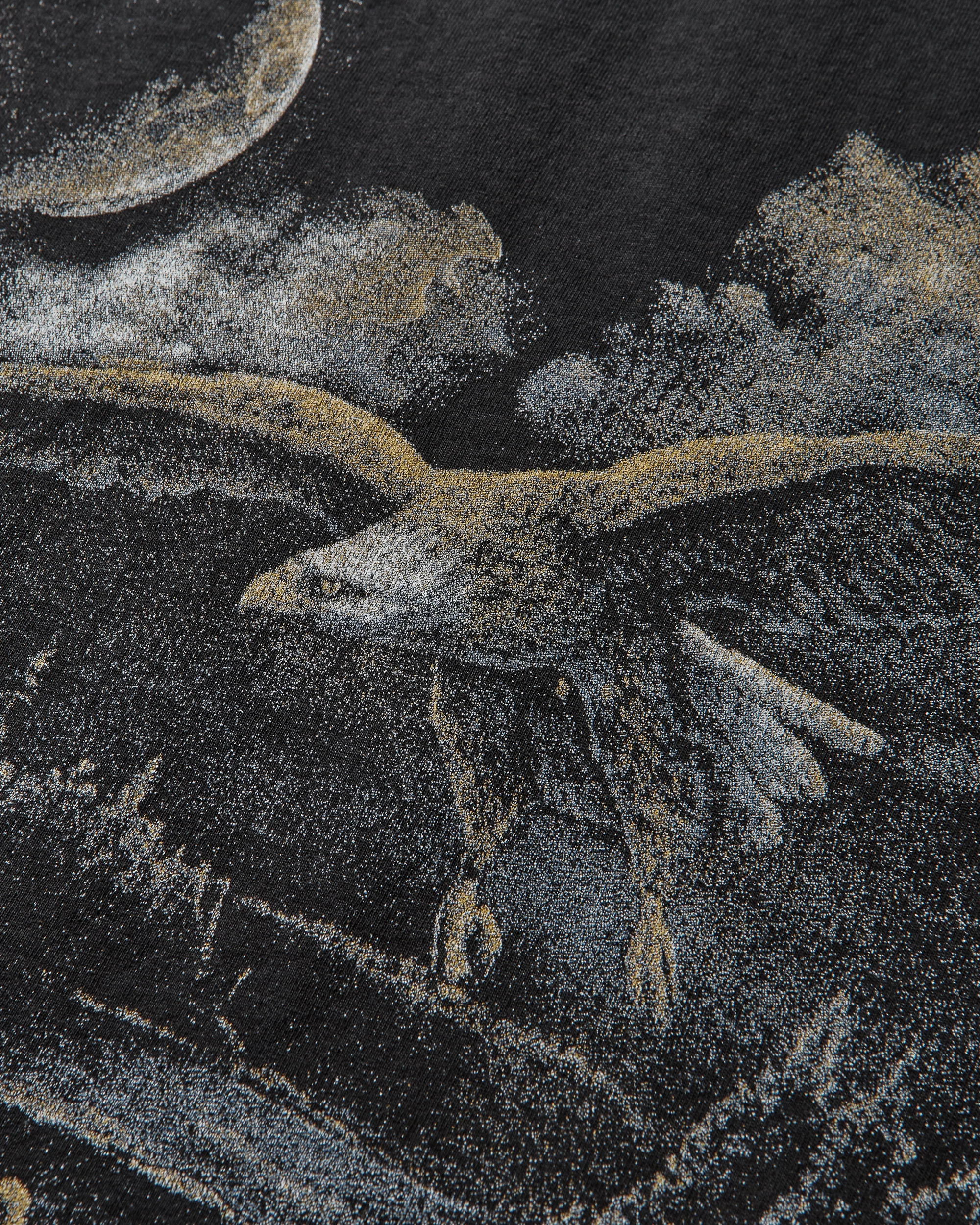 Fai Sleeveless Tee - Image 11