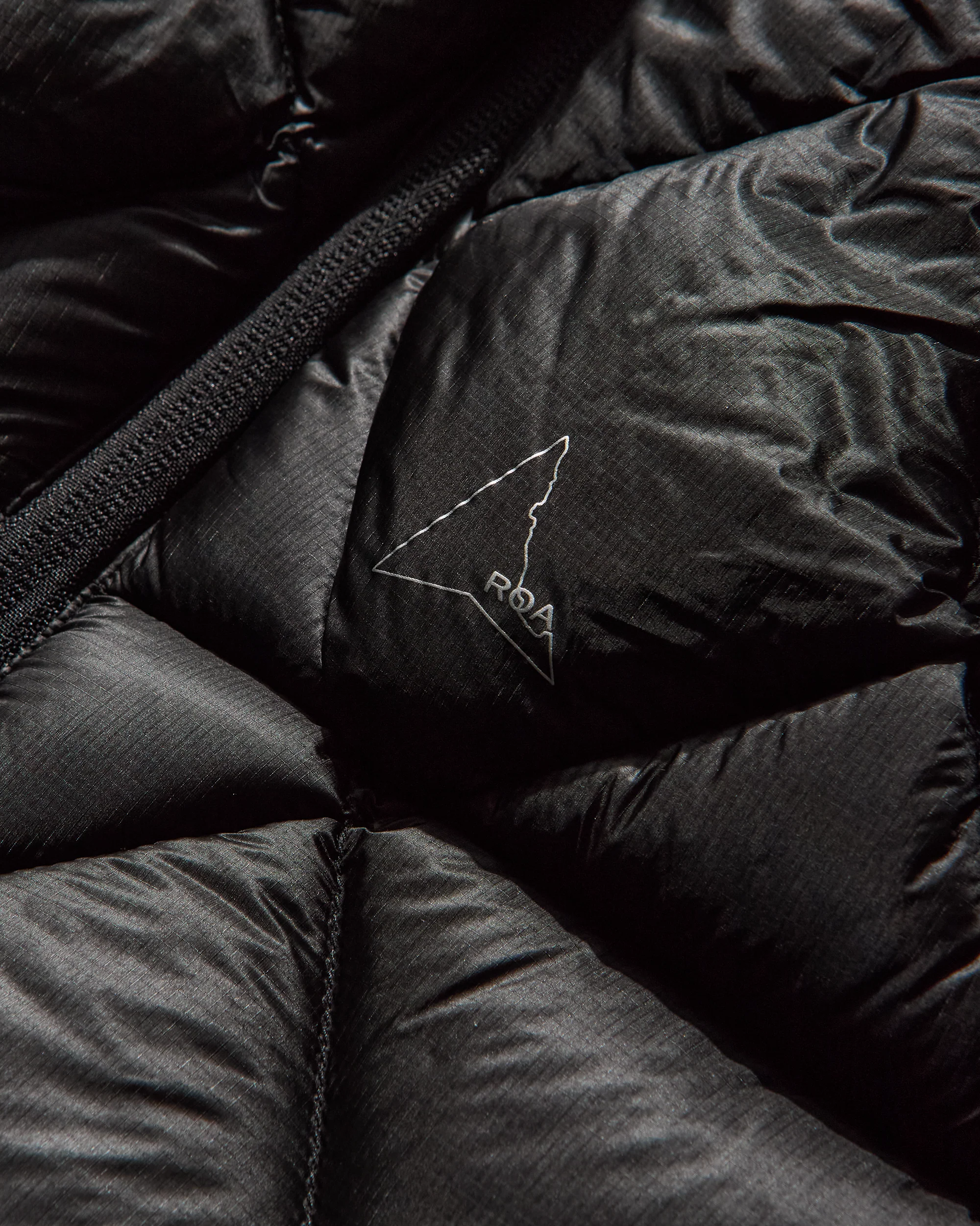 Nuna 800 Fill Power Hooded Down Vest - Image 11